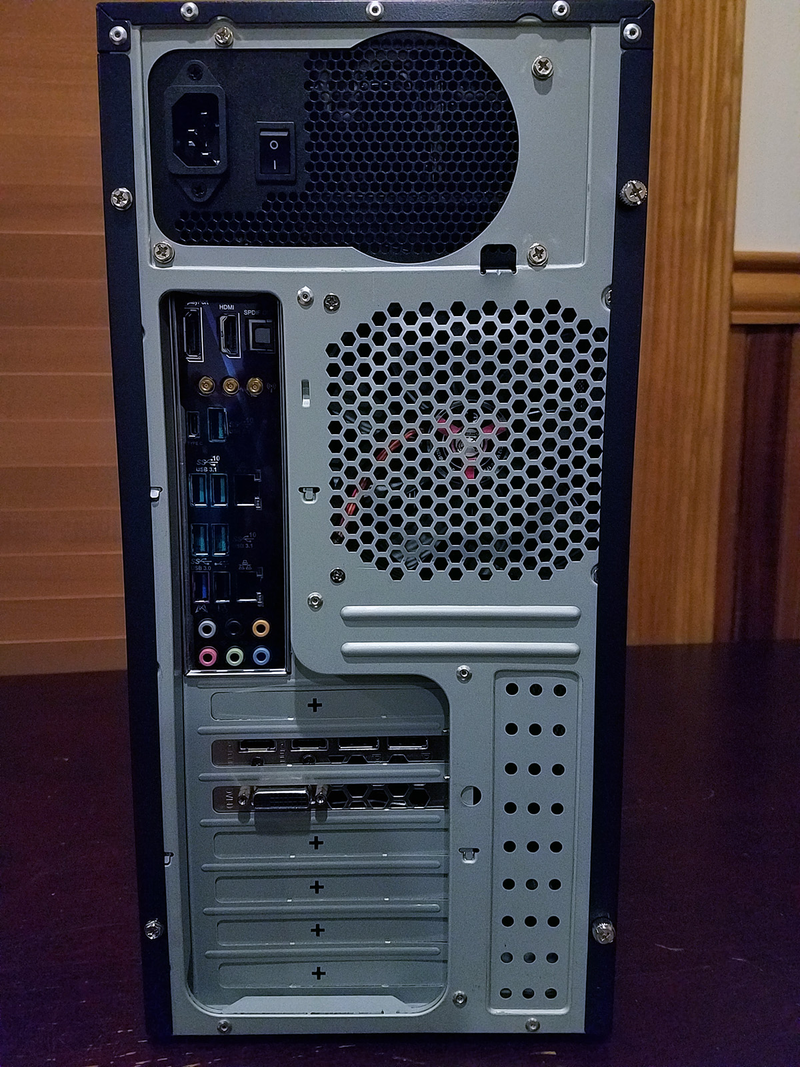 Illustration for article titled Remember those early-mid 2000s gaming cases?